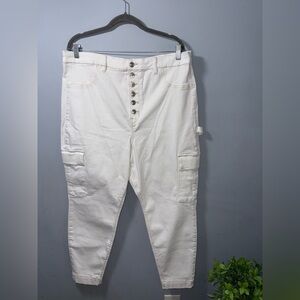 American Eagle Women’s White Curvy super hi-rise Cargo Jeggings size 20 NWT